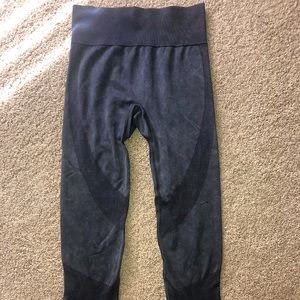 Women’s Grey Victoria’s Secret Pink Seamless Leggings Size Small